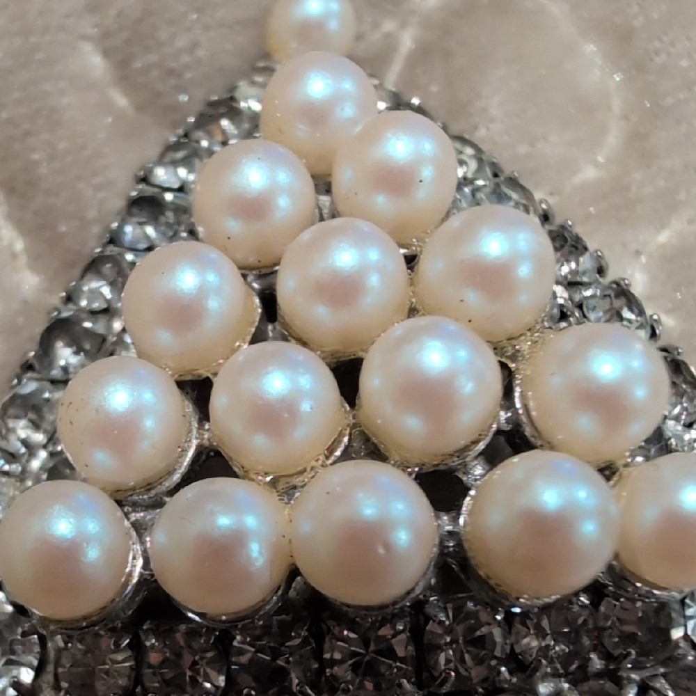 Vintage ART DECO SILVER TONE FAUX PEARL Crystal Rhinestones Triangle Shaped Pin - Picture 5 of 7